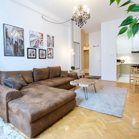 Standard Apartment By Hi5 - Madach Imre 1 Будапешт Екстер'єр фото